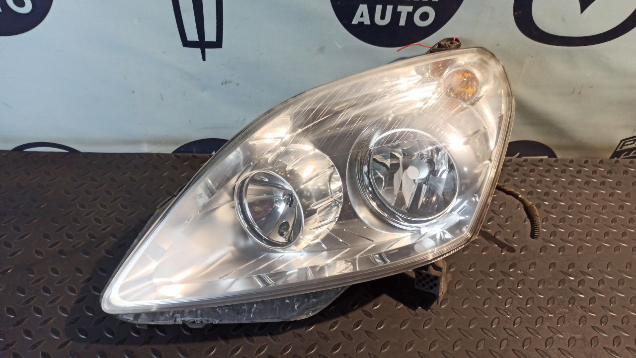 Фара правая Opel Zafira/B 2005-2014
