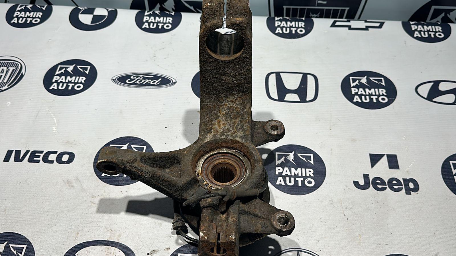 Кулак поворотный передний левый Renault Scenic/2 2003-2009