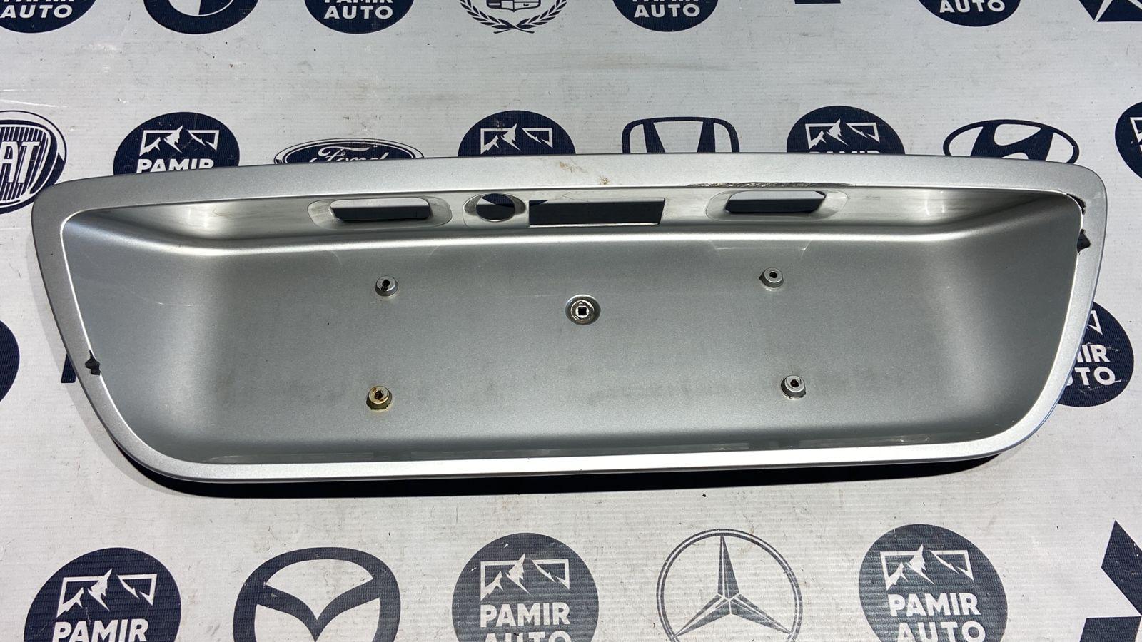 Накладка крышки багажника Mercedes C/W203 2000-2008