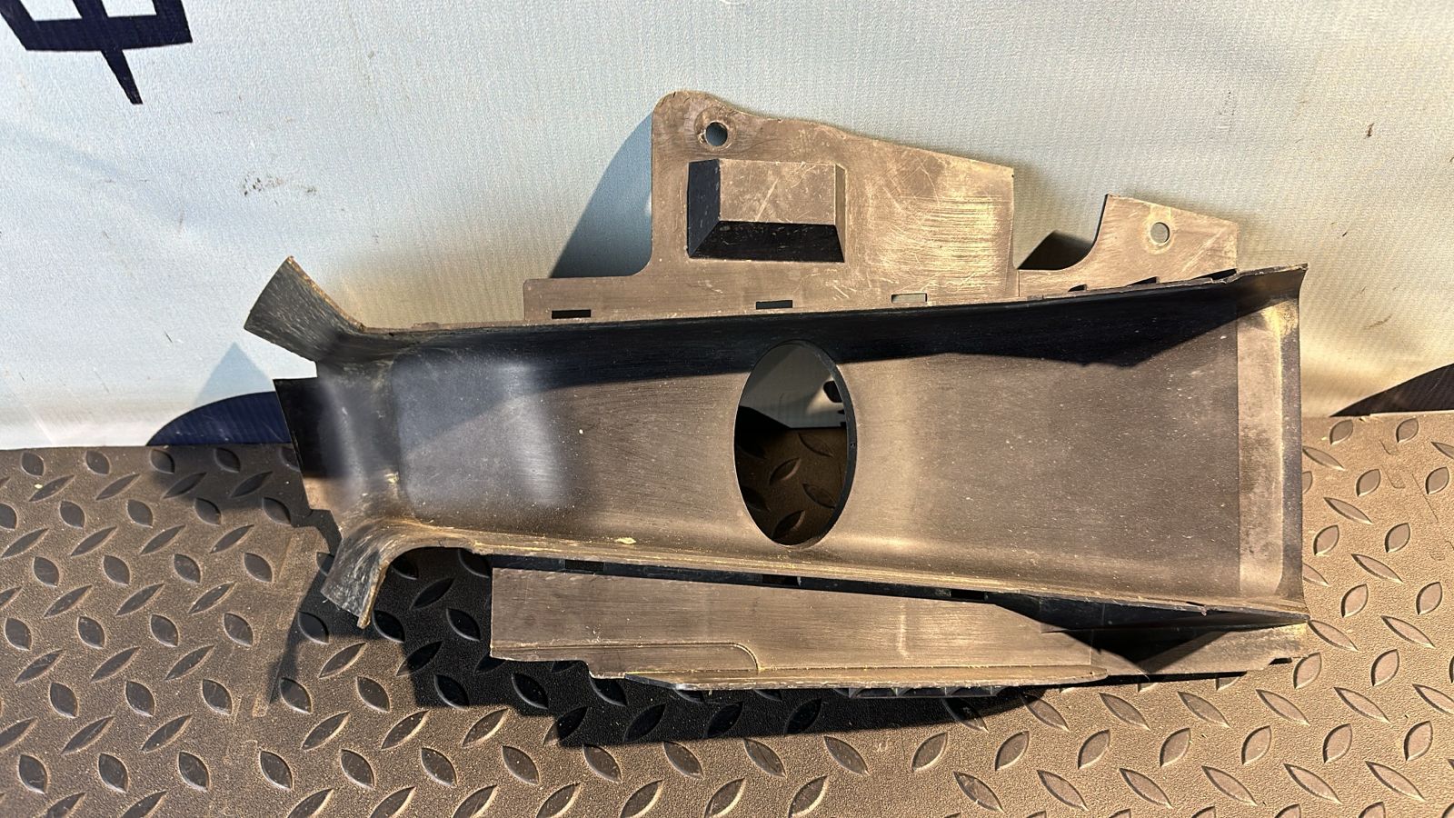 Воздуховод тормозной левый BMW 3/E46 1998-2007