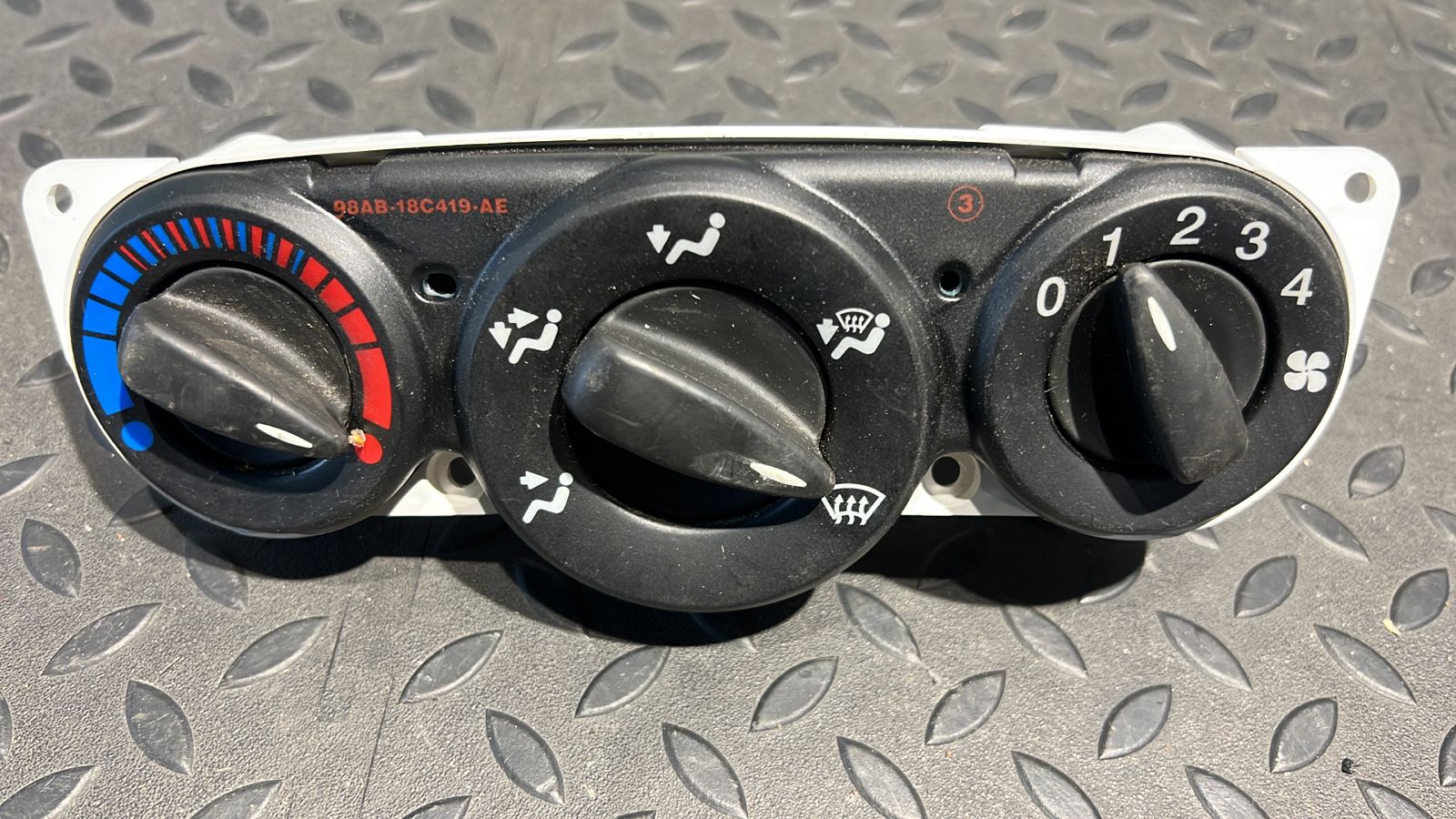 Блок управления отопителем Ford Focus 1998-2007