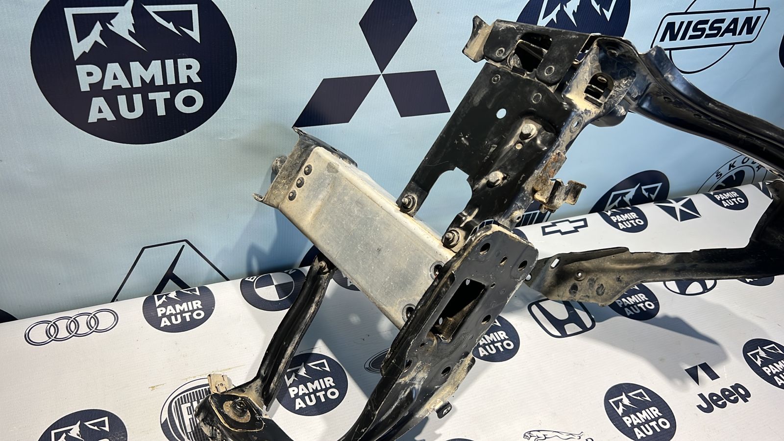 Панель передняя (Телевизор) правая часть Mercedes E/W211 2002-2009