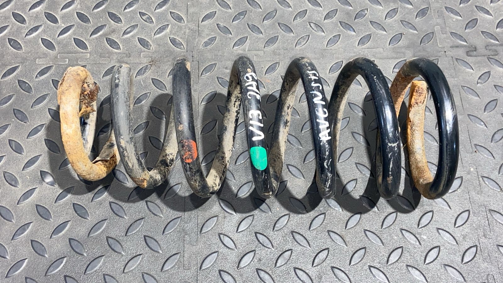 Пружина задняя Toyota Avensis/2 2003-2009