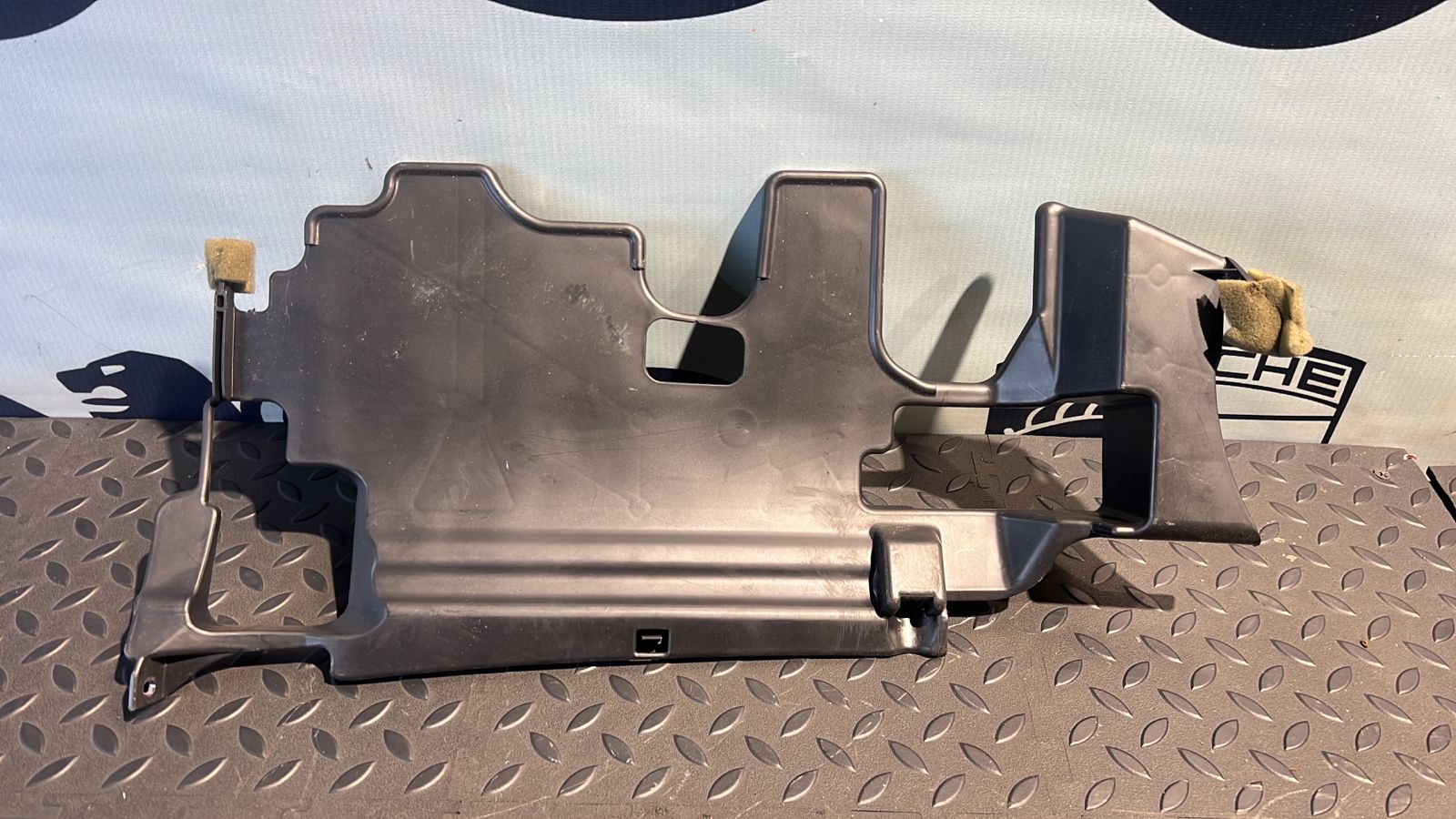 Накладка на торпедо левая Toyota Avensis/2 2003-2009