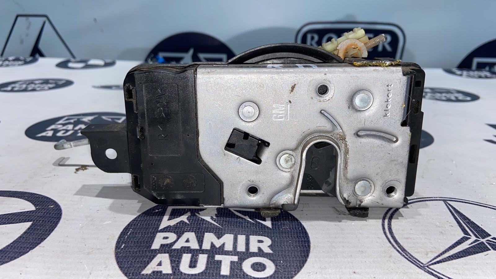 Замок двери передний правый Opel Zafira/B 2005-2014