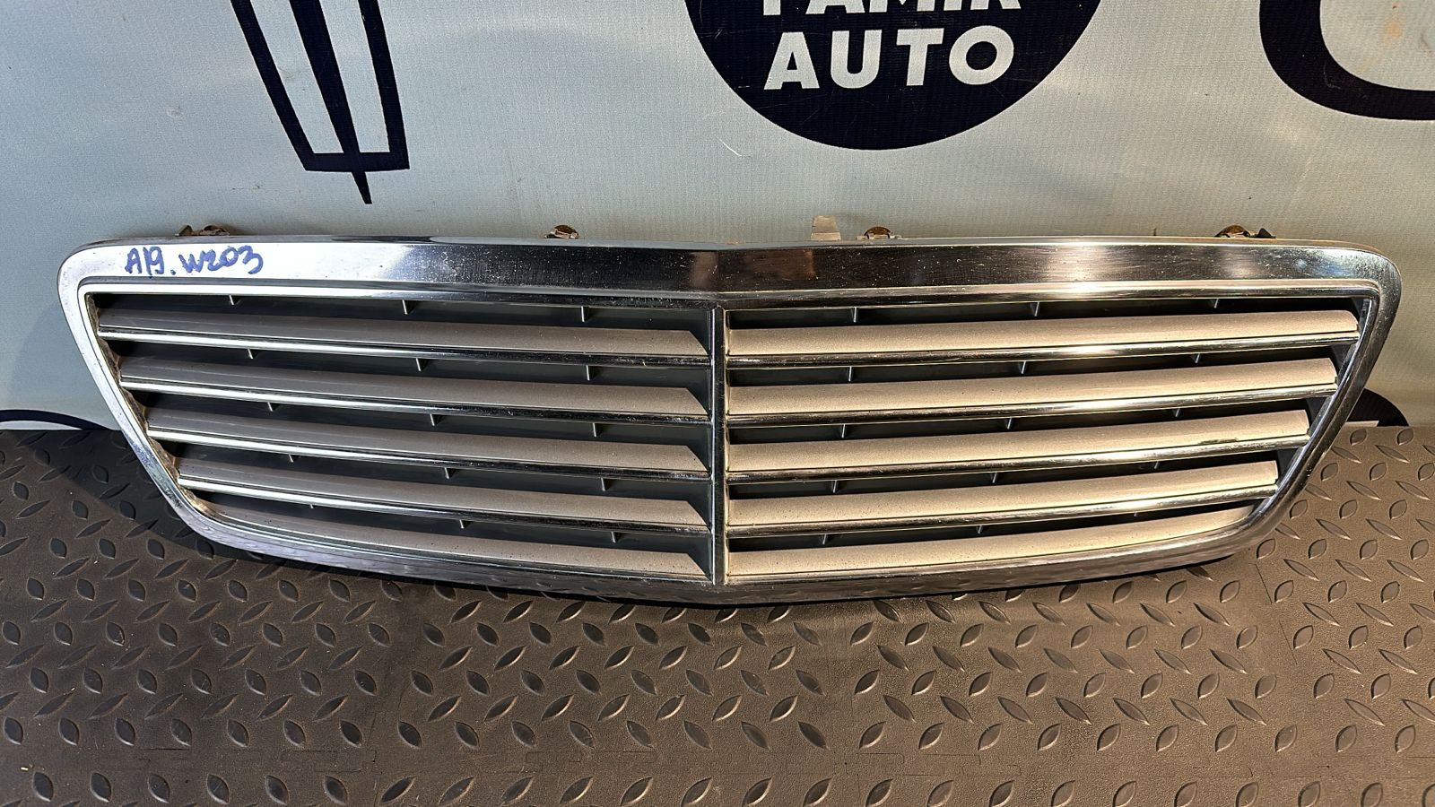 Решетка радиатора Mercedes C/W203 2000-2008
