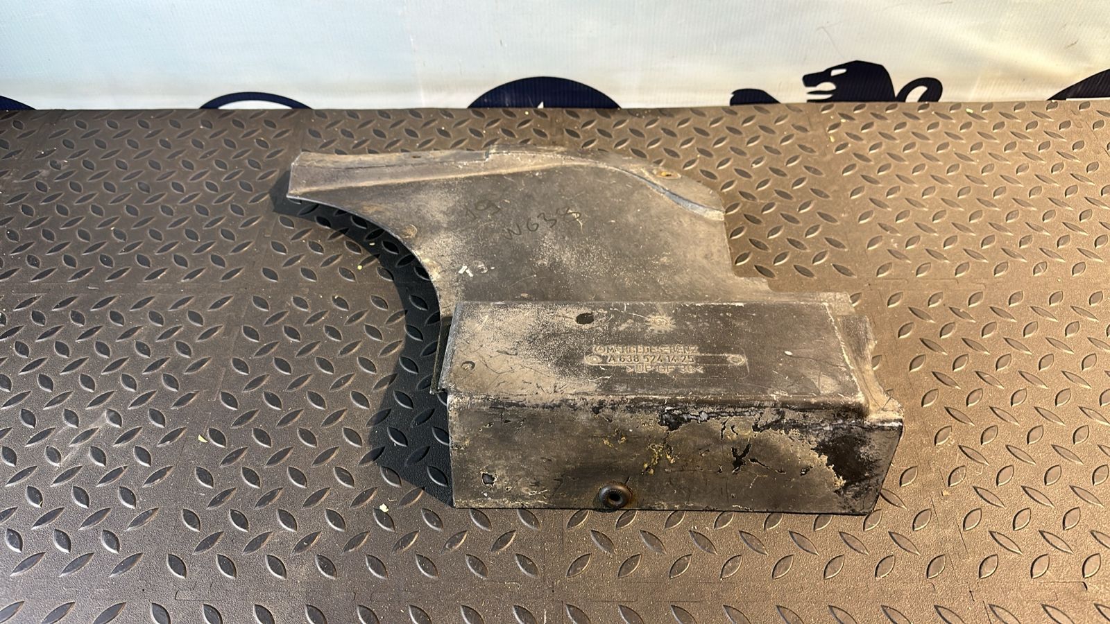 Защита двигателя правая Mercedes Vito/W638 1996-2003