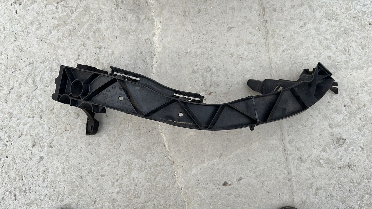 Кронштейн фары левый BMW 1/E87 2004-2011