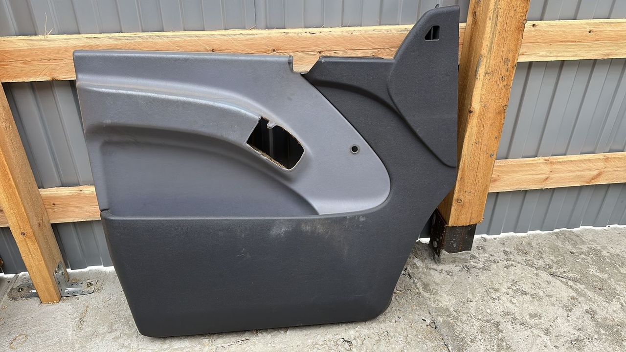 Обшивка двери передняя левая Mercedes Vito/W638 1996-2003