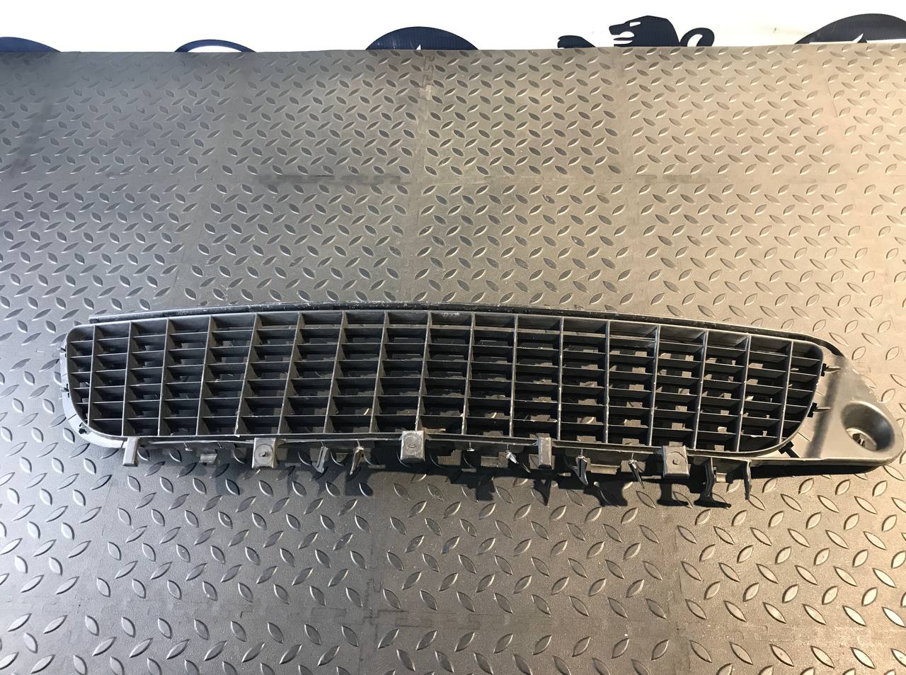 Решетка в бампер центральная Opel Vectra/C 2002-2008