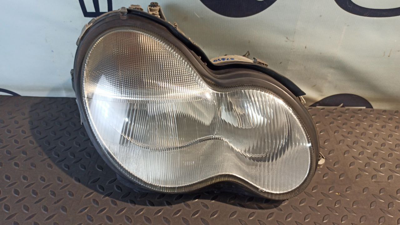 Фара правая Mercedes C/W203 2000-2008