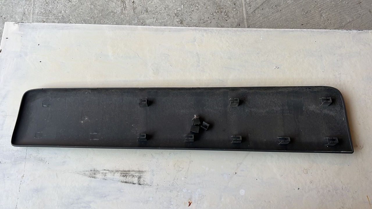 Накладка двери передняя левая Opel Vivaro/A 2001-2014