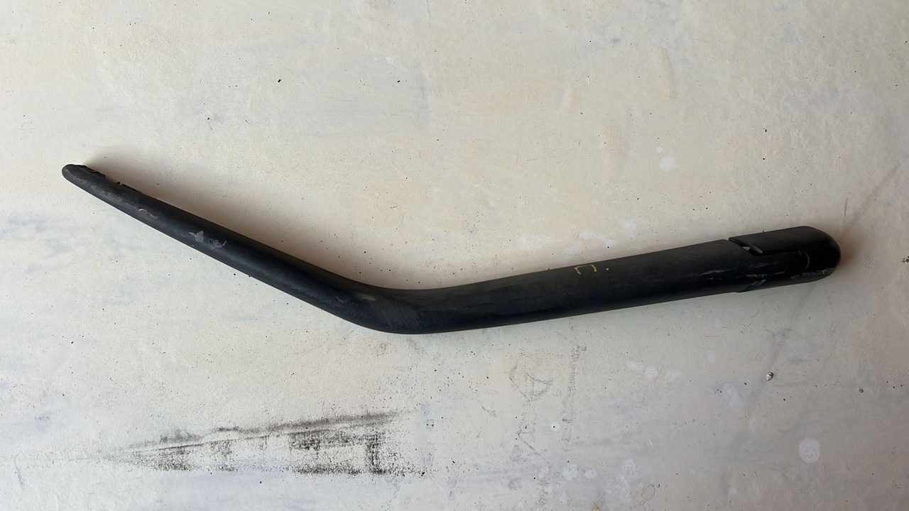 Поводок стеклоочистителя задний Opel Vivaro/A 2001-2014