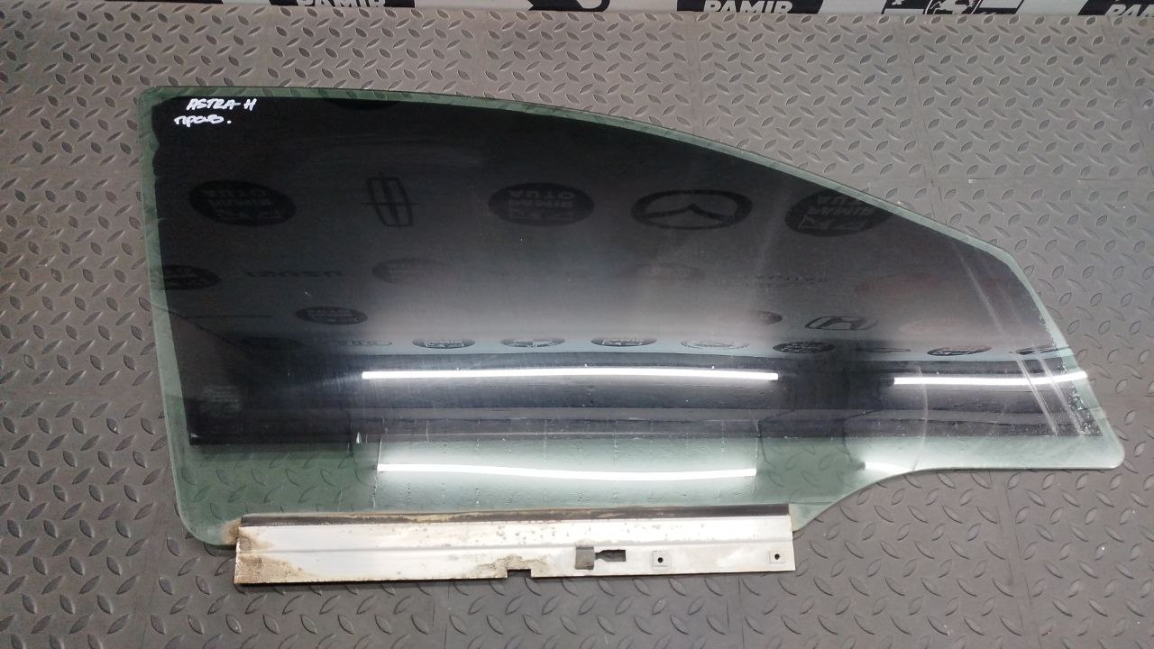 Стекло двери переднее правое Opel Astra/H 2004-2014