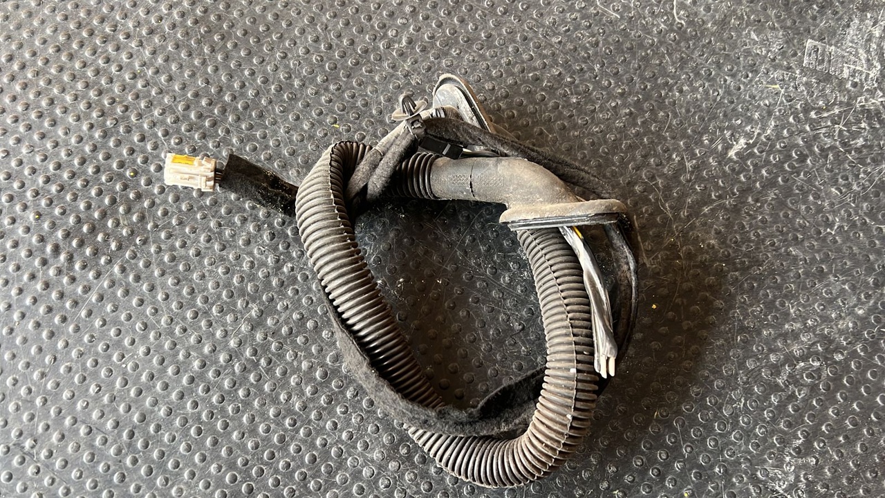 Проводка двери багажника правая Opel Vivaro/A 2001-2014