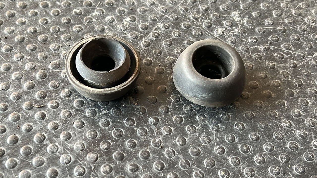 Уплотнитель стеклоочистителя задний Opel Vivaro/A 2001-2014