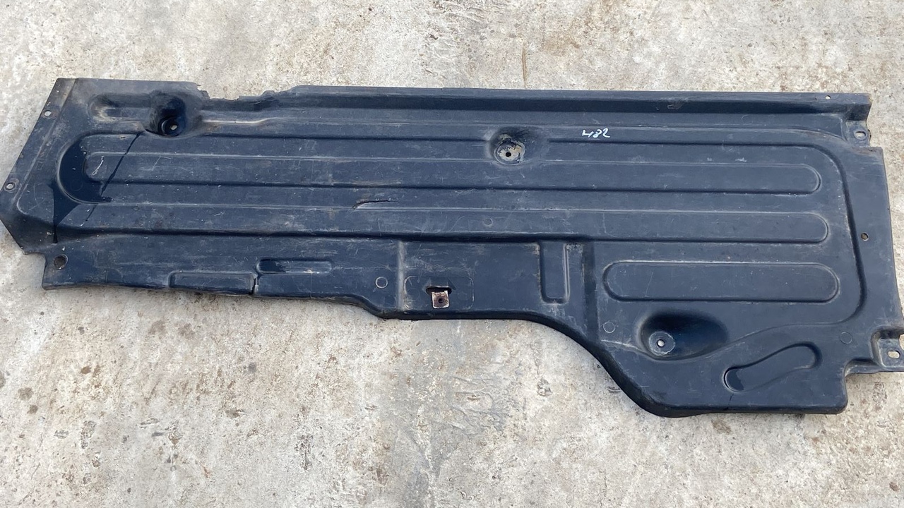 Защита антигравийная передняя левая Mercedes E/W211 2002-2009