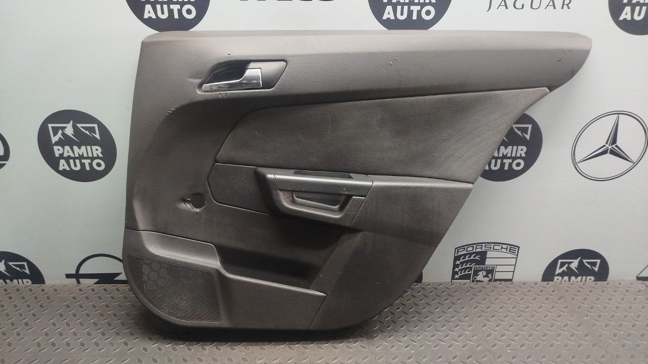 Обшивка двери задняя правая Opel Astra/H 2004-2014