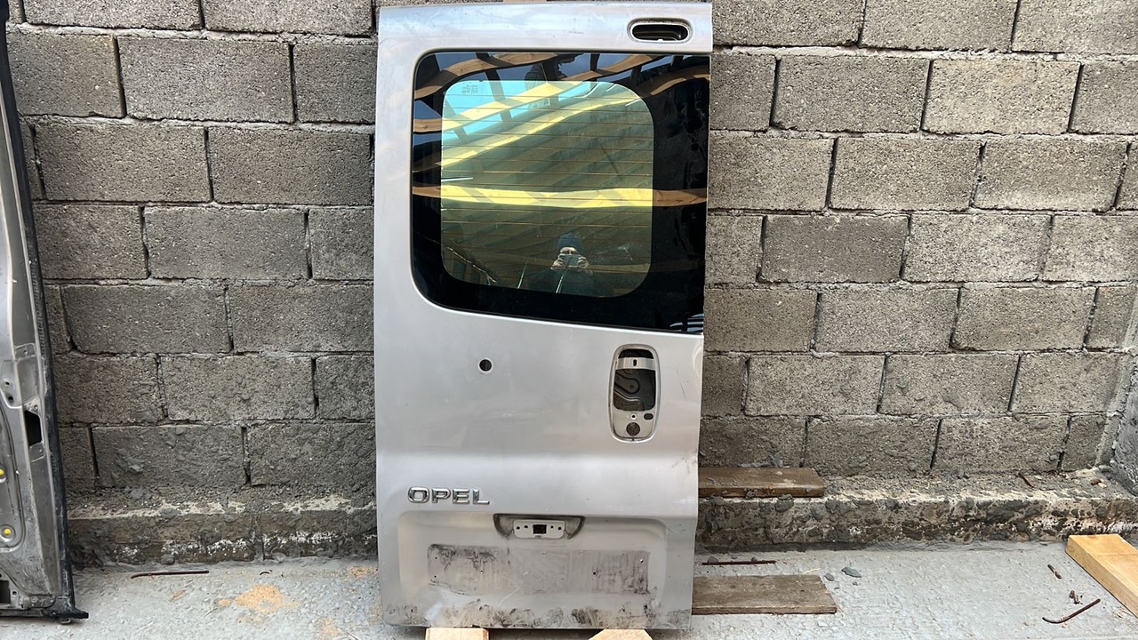 Дверь багажника левая Opel Vivaro/A 2001-2014