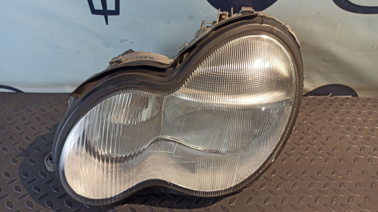 Фара левая Mercedes C/W203 2000-2008