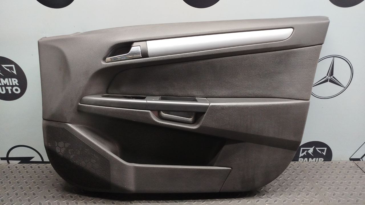 Обшивка двери передняя правая Opel Astra/H 2004-2014