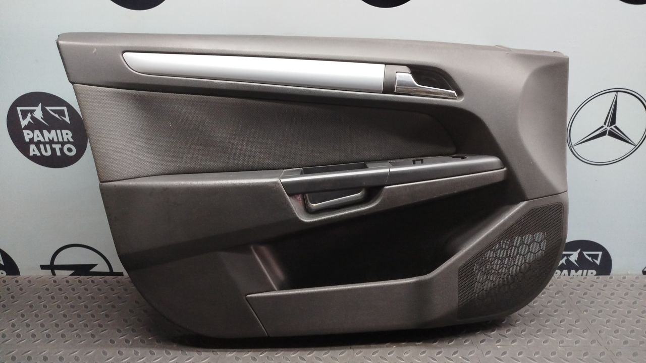 Обшивка двери передняя левая Opel Astra/H 2004-2014