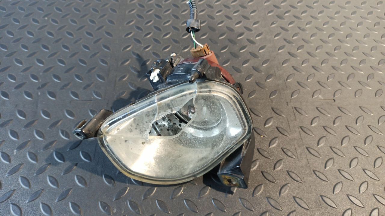 Фара противотуманная правая Toyota Avensis/2 2003-2009