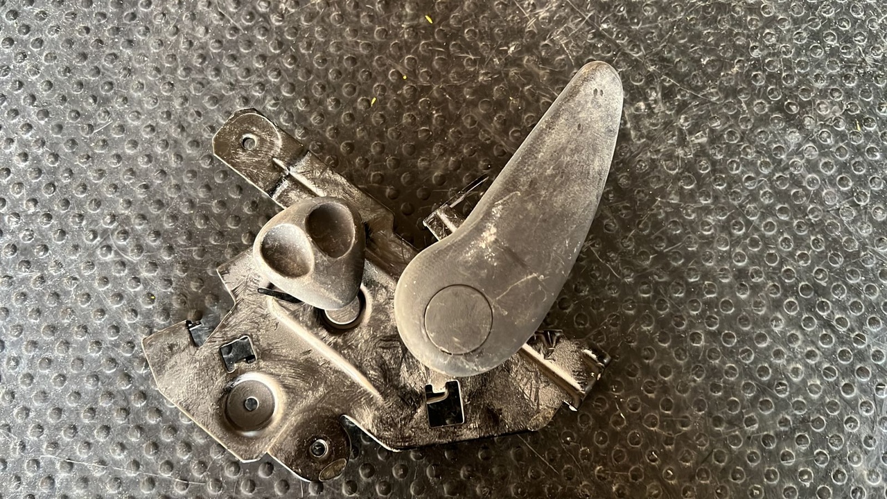 Ручка двери сдвижной правая Opel Vivaro/A 2001-2014