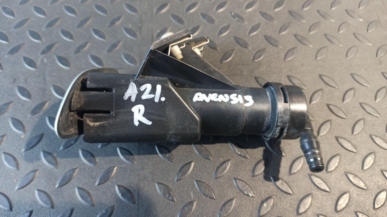 Форсунка омывателя фары правая Toyota Avensis/2 2003-2009