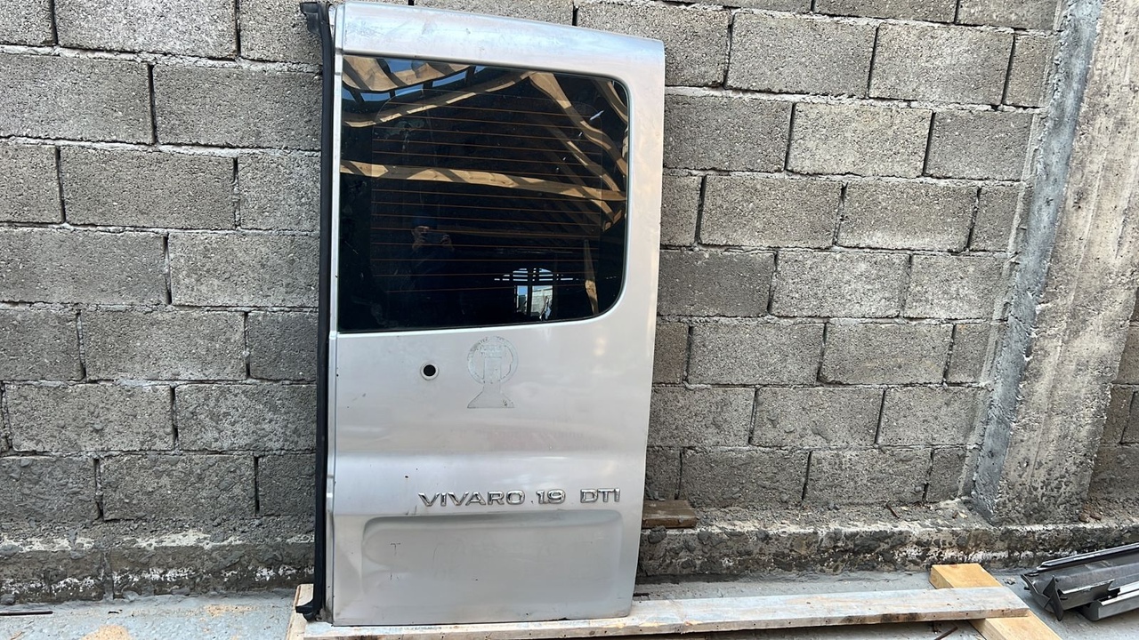 Дверь багажника правая Opel Vivaro/A 2001-2014