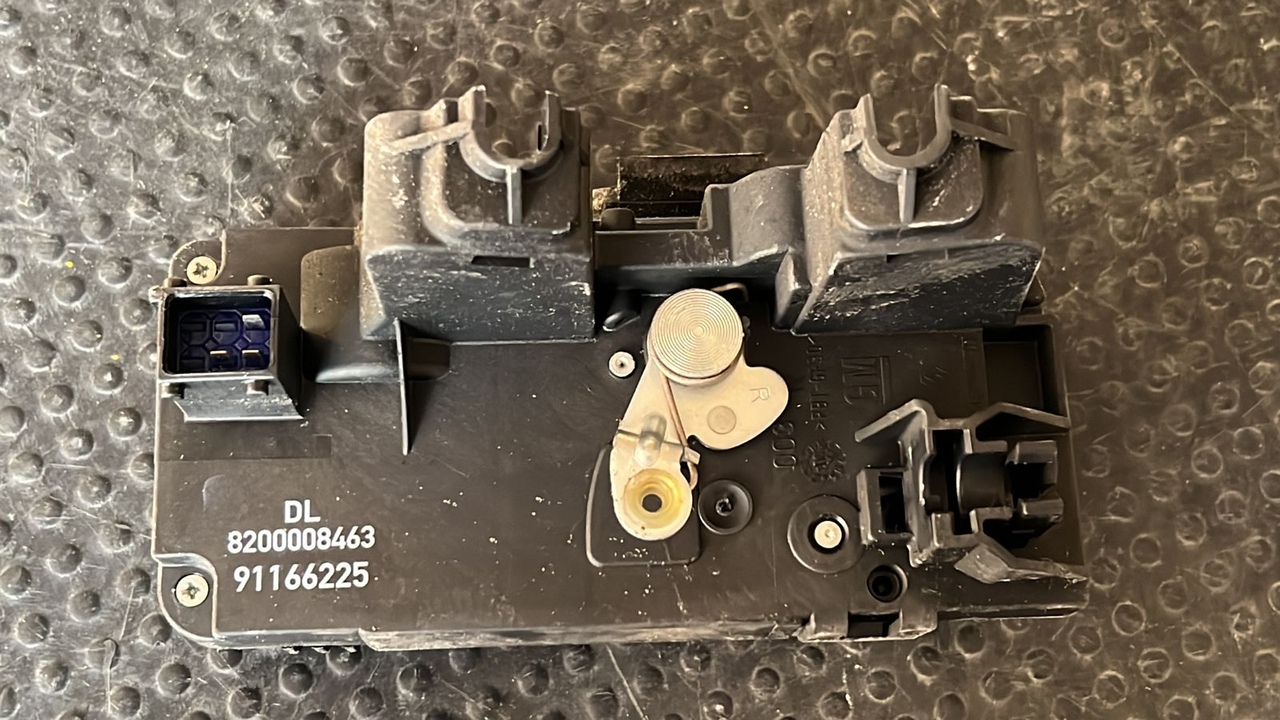 Замок двери сдвижной правый Opel Vivaro/A 2001-2014