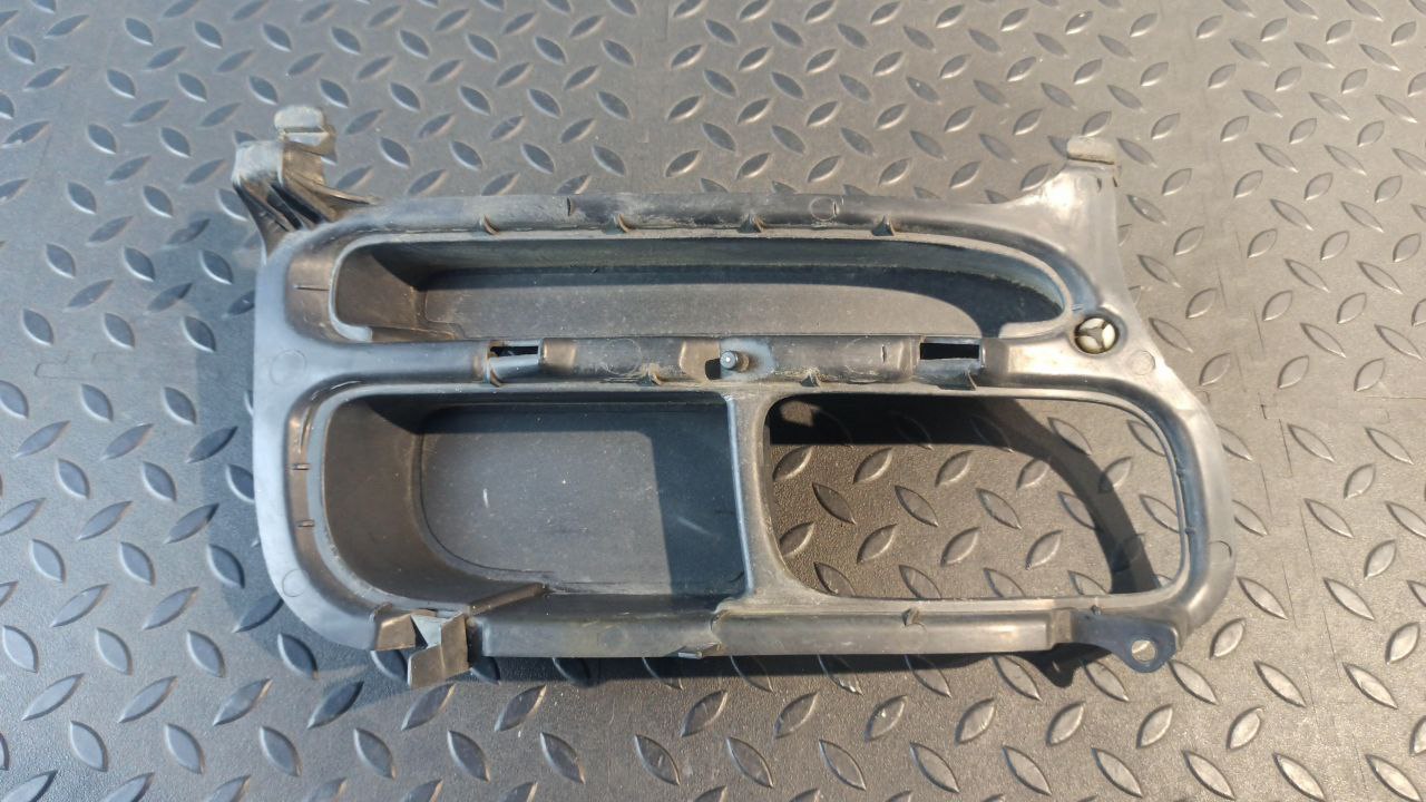 Решетка в бампер правая Toyota Avensis/2 2003-2009