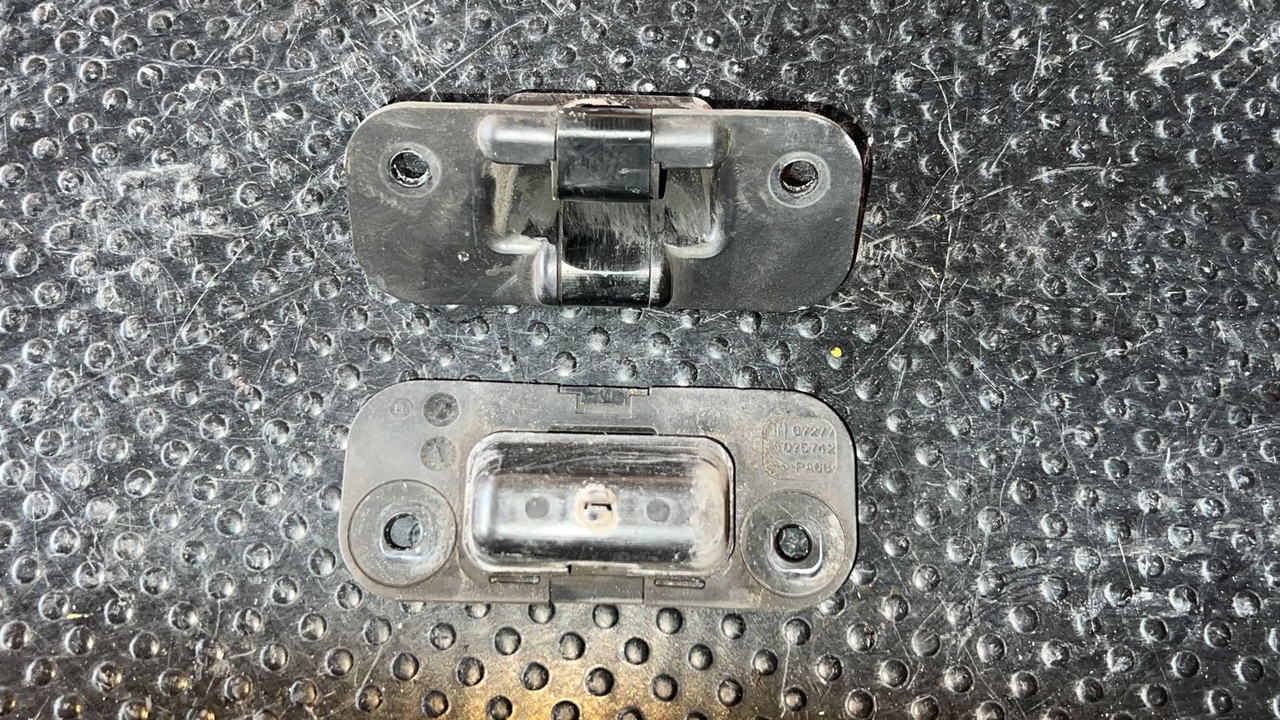 Направляющая двери сдвижной Opel Vivaro/A 2001-2014