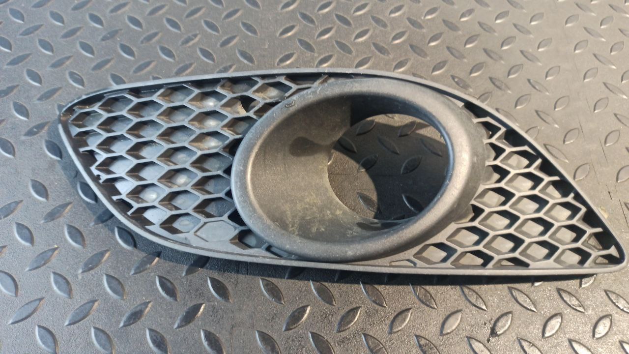 Решетка в бампер правая Opel Zafira/B 2005-2014