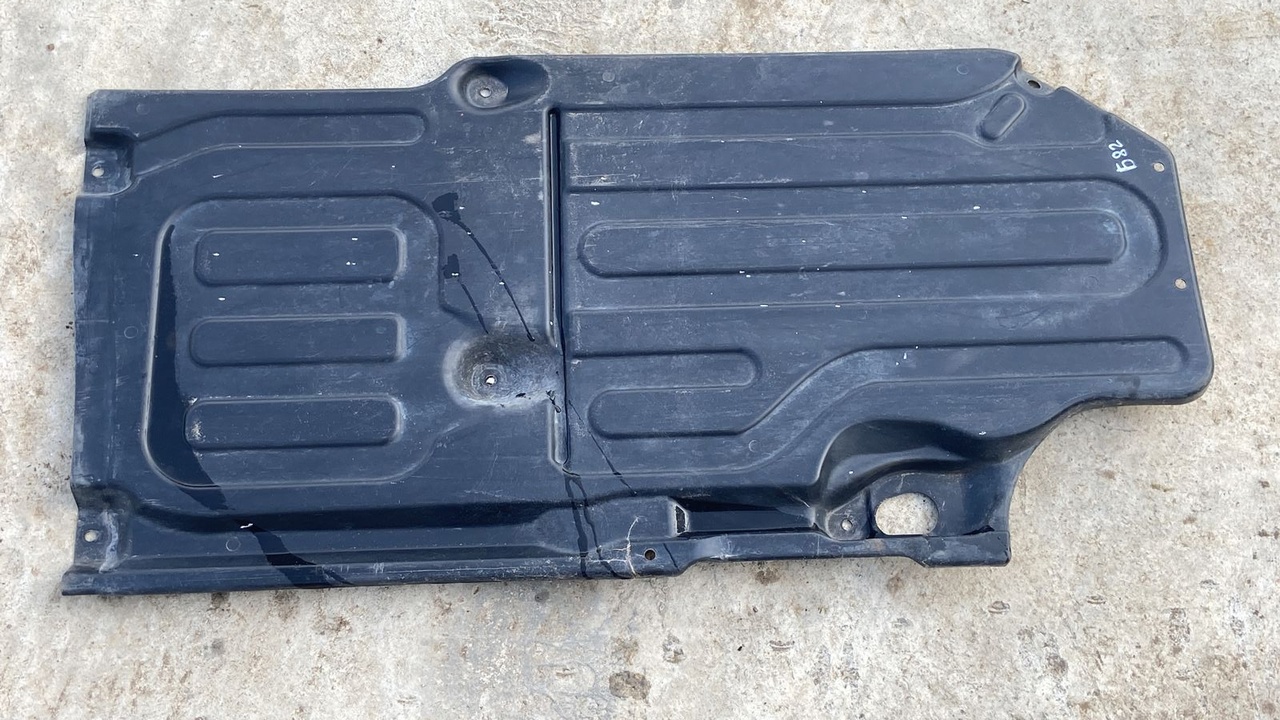 Защита антигравийная задняя правая Mercedes E/W211 2002-2009