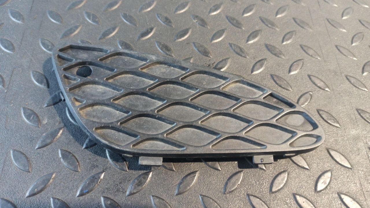 Решетка в бампер правая Mercedes E/W211 2002-2009