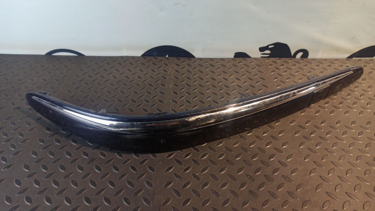 Накладка бампера передняя правая Mercedes E/W211 2002-2009