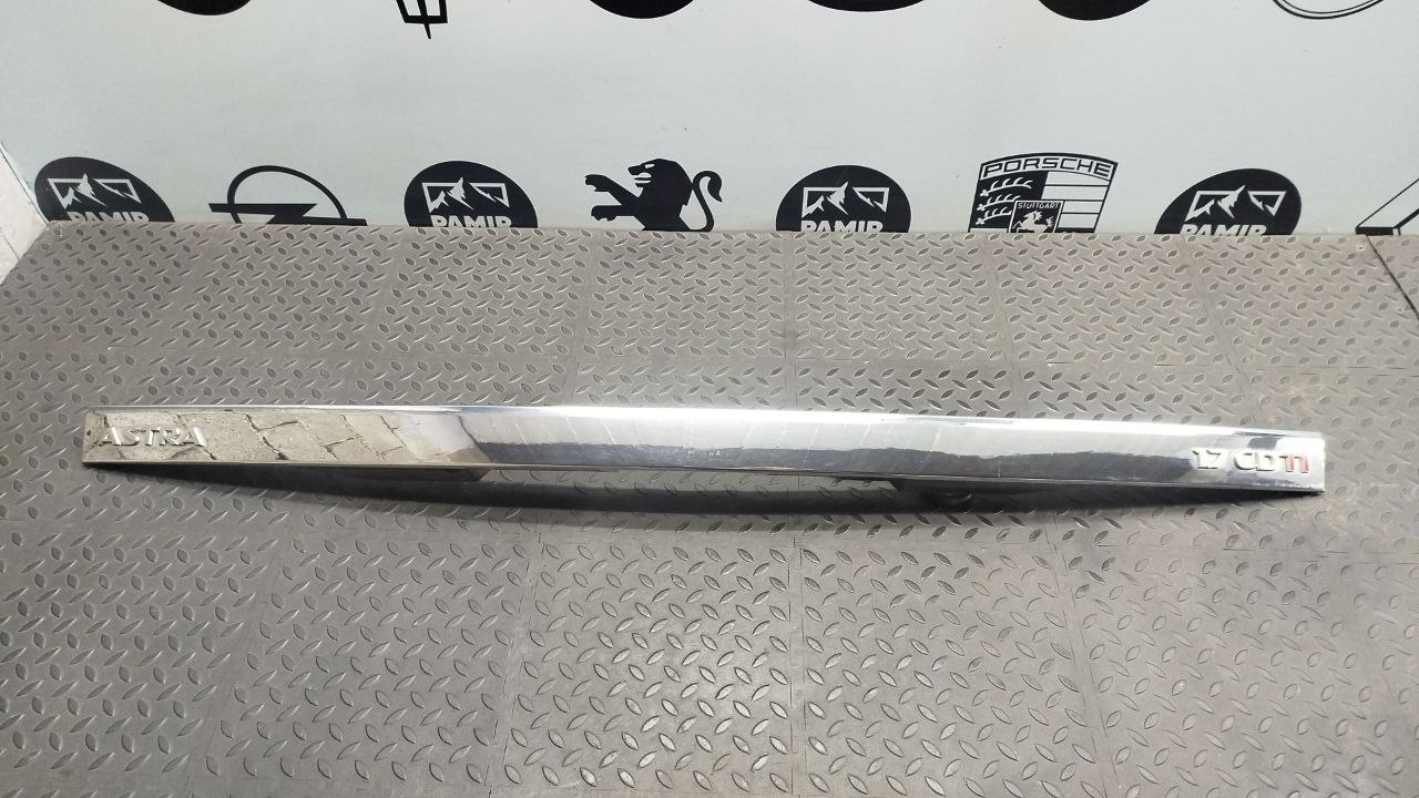 Накладка двери багажника Opel Astra/H 2004-2014