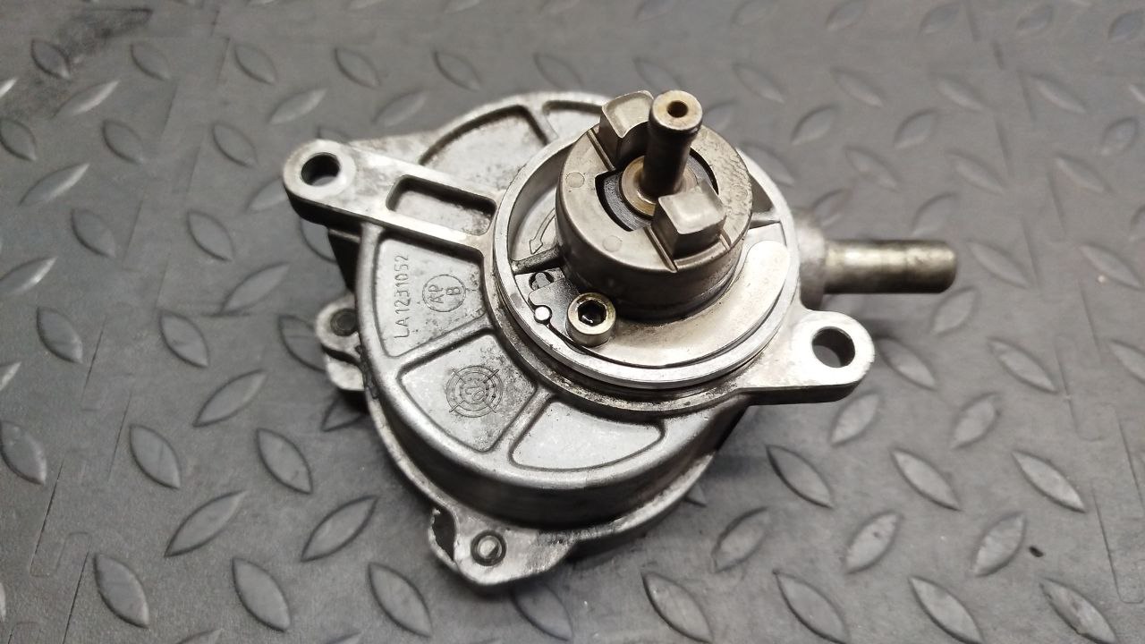 Насос вакуумный Mercedes C/W203 2000-2008