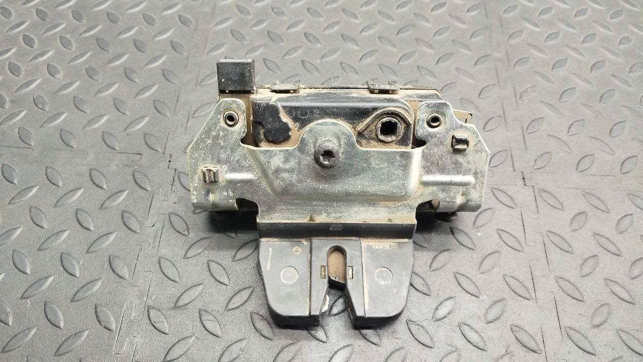 Замок двери багажника Opel Astra/H 2004-2014