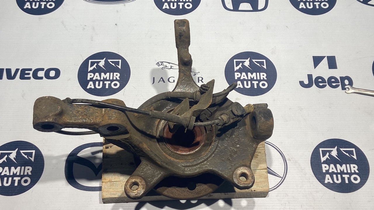 Кулак поворотный передний правый Opel Vivaro/A 2001-2014