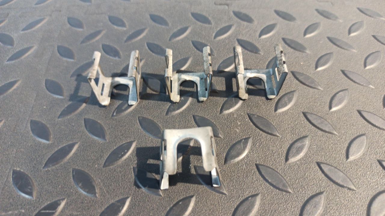 Скоба топливной форсунки Ford Focus 1998-2007