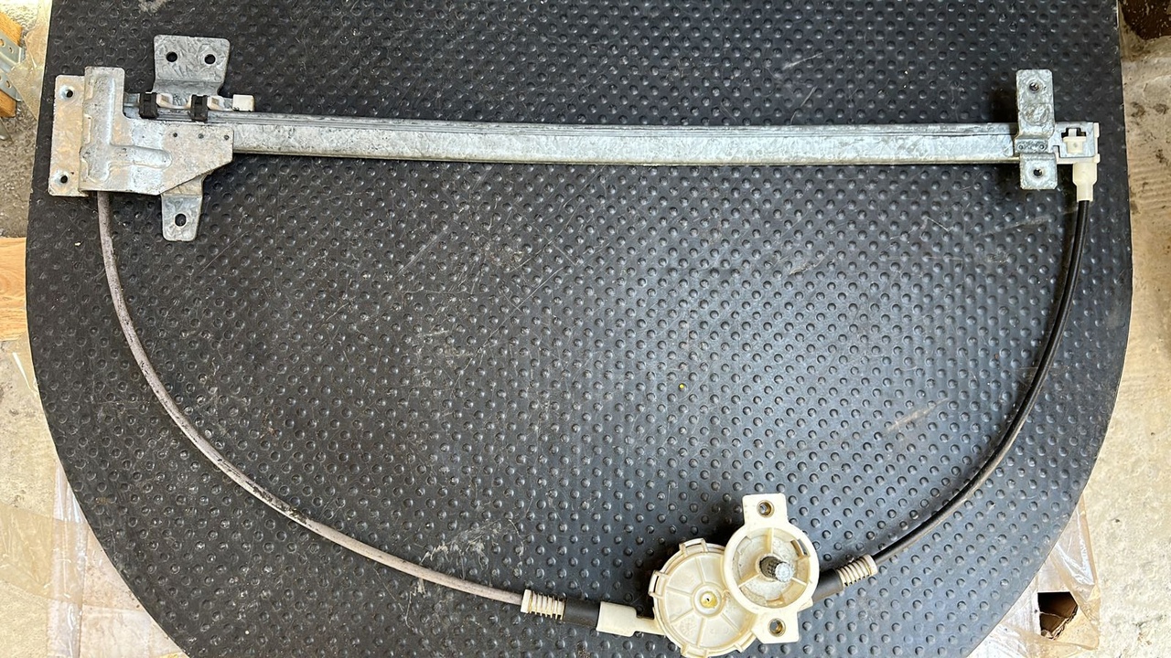 Стеклоподъёмник передний левый Mercedes Vito/W638 1996-2003