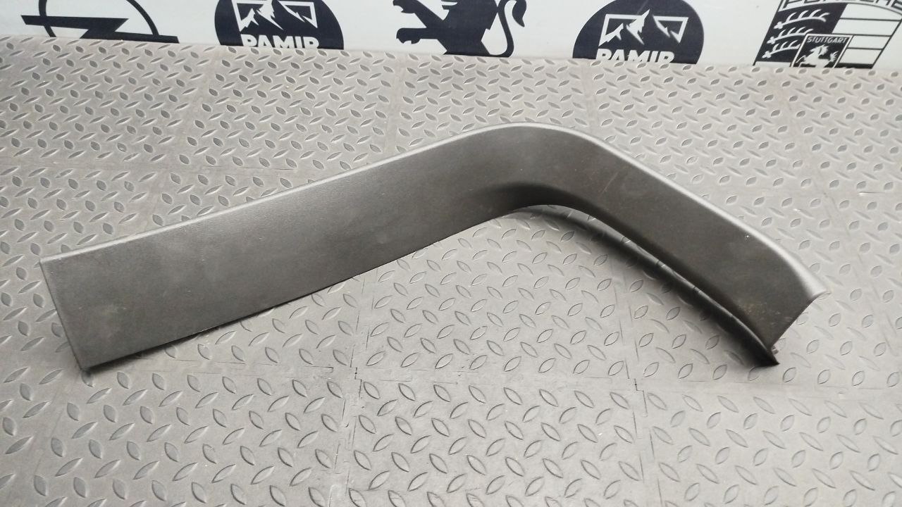 Обшивка двери багажника левая Opel Astra/H 2004-2014