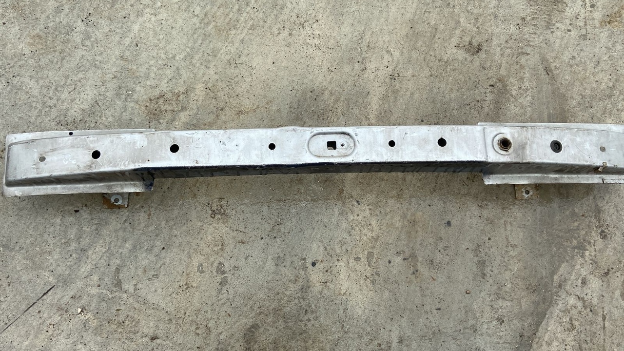 Усилитель бампера передний Opel Vivaro/A 2001-2014