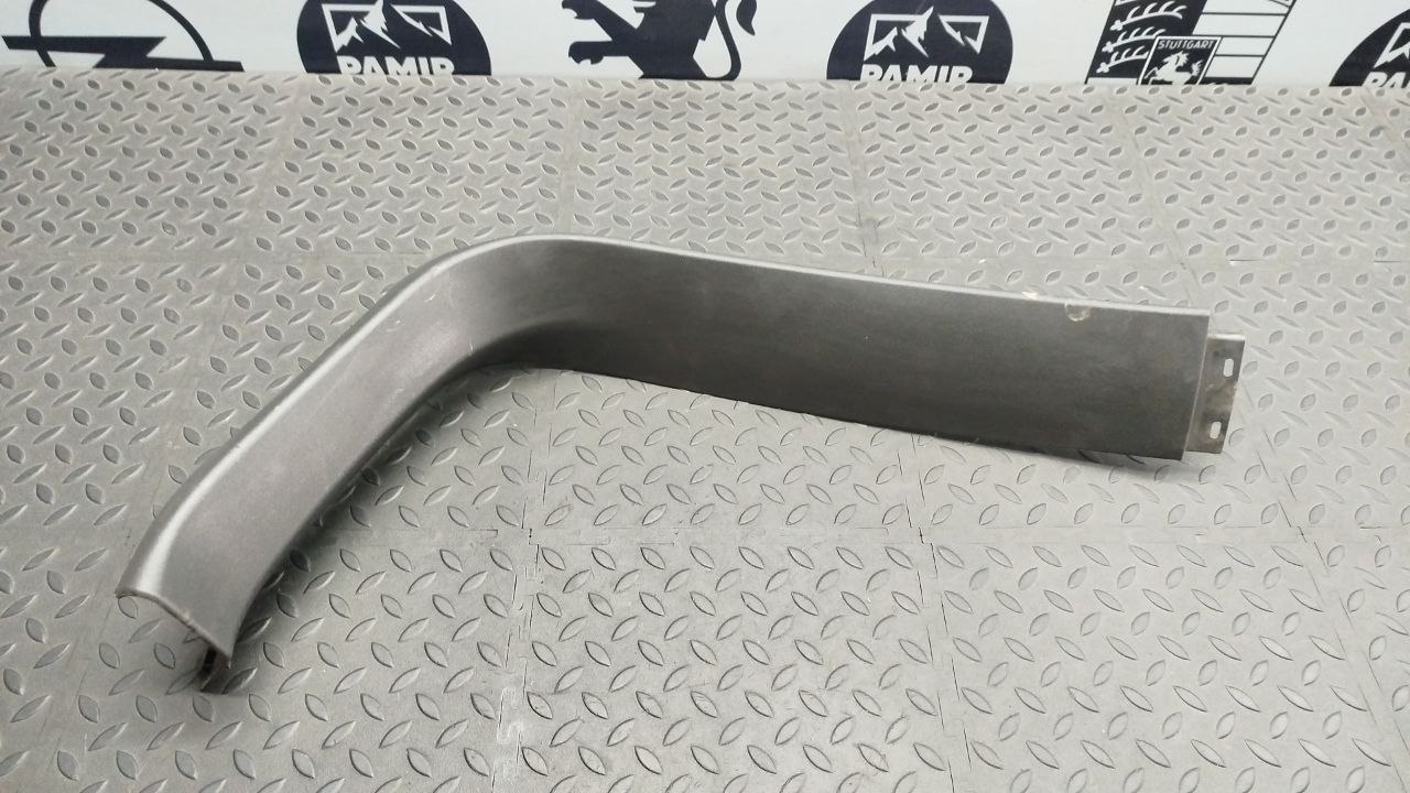 Обшивка двери багажника правая Opel Astra/H 2004-2014