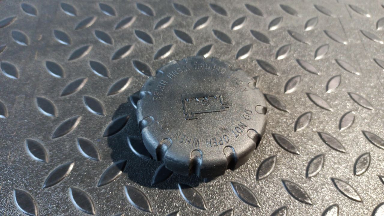 Крышка расширительного бачка Mercedes E/W210 1995-2003