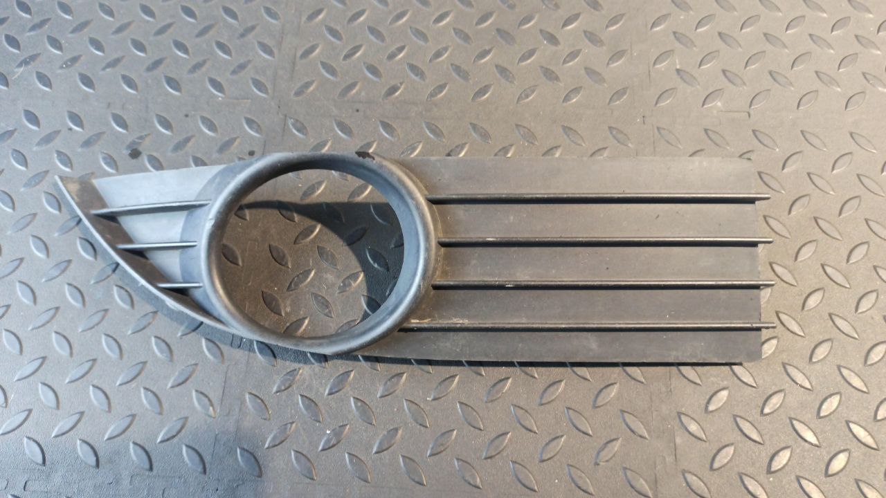 Решетка в бампер правая Renault Espace/4 2002-2014