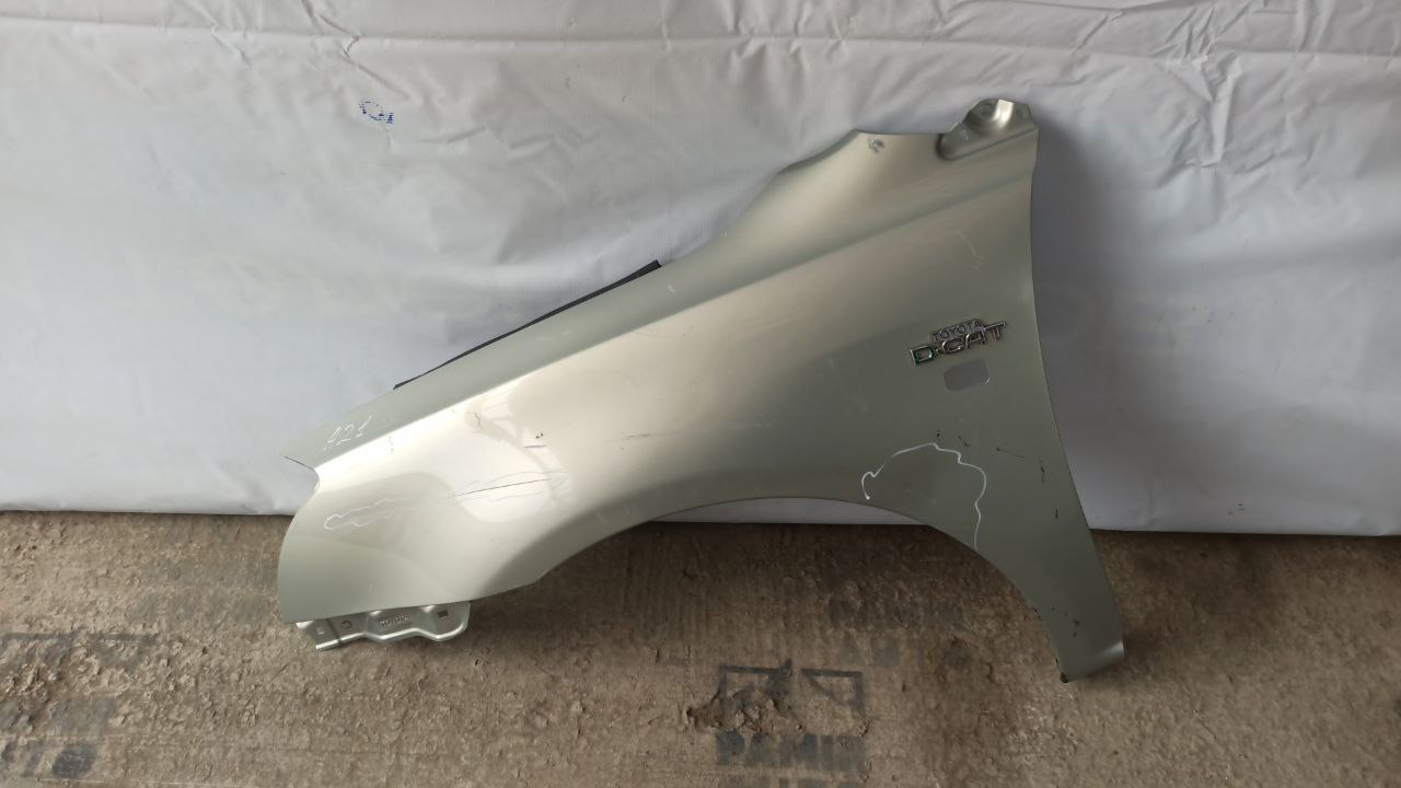 Крыло переднее левое Toyota Avensis/2 2003-2009