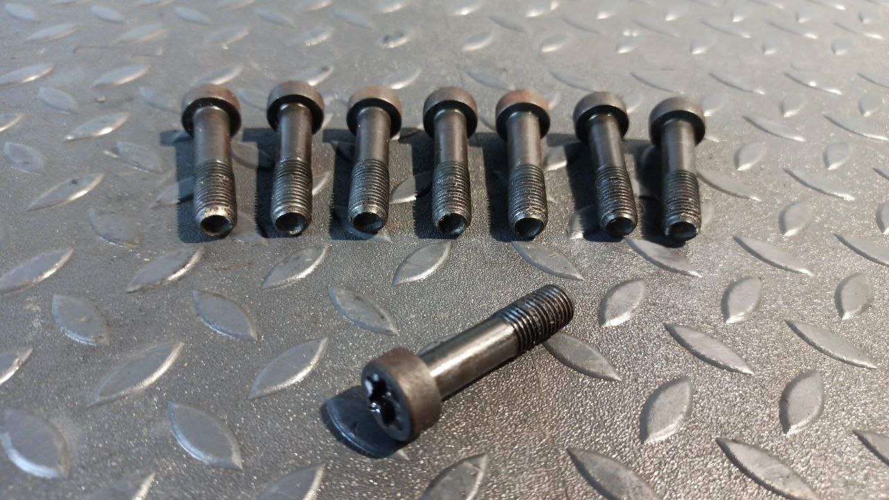 Болт маховика Toyota Avensis/2 2003-2009